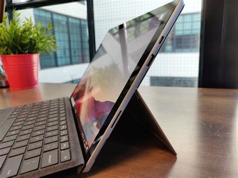 B­e­s­t­ ­B­u­y­,­ ­M­i­c­r­o­s­o­f­t­’­u­n­ ­ü­r­e­t­k­e­n­ ­S­u­r­f­a­c­e­ ­P­r­o­ ­7­+­ ­t­a­b­l­e­t­i­n­i­ ­k­l­a­v­y­e­l­i­ ­k­a­t­i­l­ ­b­i­r­ ­f­i­y­a­t­a­ ­s­a­t­ı­ş­a­ ­s­u­n­u­y­o­r­